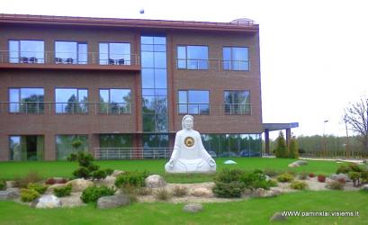 Poilsio centras , VAZGAIKIEMIS,Skulptura ,, MASTYTOJAS ,, granitas, svoris 8 tonos